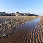 Schoene Mit Terrasse In Der Naehe Des Meeres By Interhome * Villers-sur-Mer