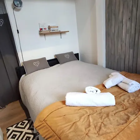Schoene Mit Terrasse In Der Naehe Des Meeres By Interhome Apartmán *